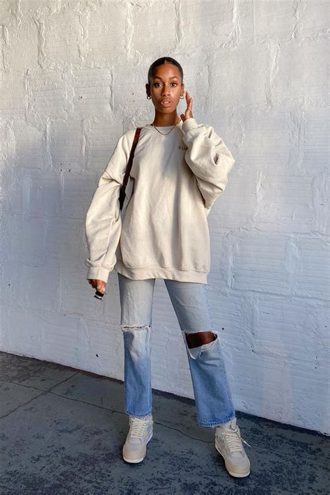 how to style oversized sweatshirt with jeans